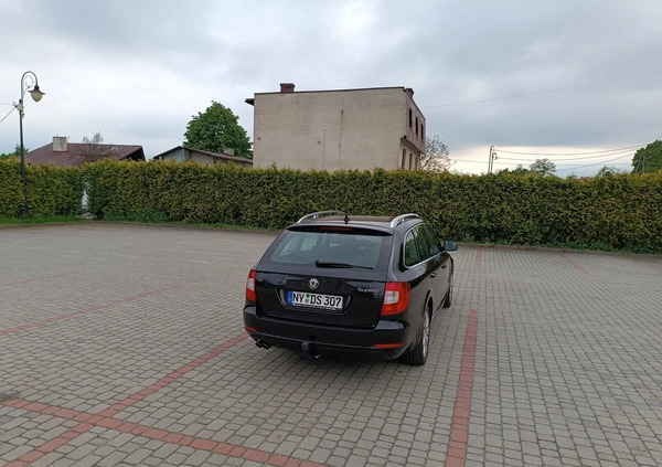 Skoda Superb cena 36900 przebieg: 199700, rok produkcji 2011 z Choszczno małe 154